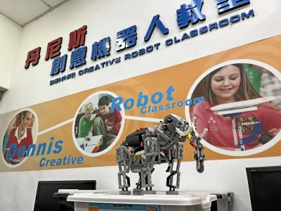 丹尼斯積木機器人教室-陳老師